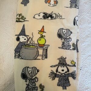Peanuts Snoopy And Woodstock Halloween Soft Plush Throw Blanket 50 x 70